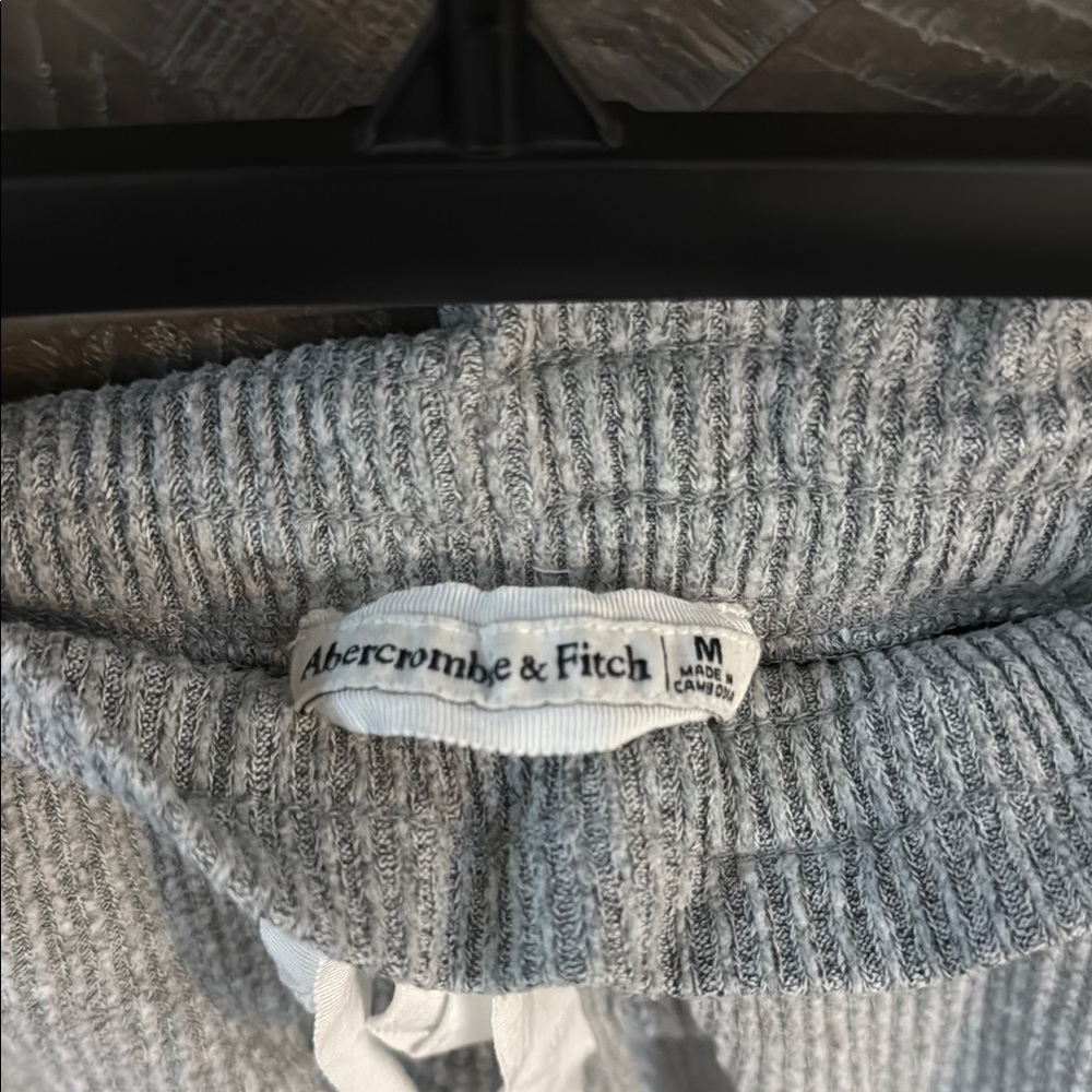 Abercrombie & Fitch Gray shorts with Elastic Waistband - Picture 2 of 3